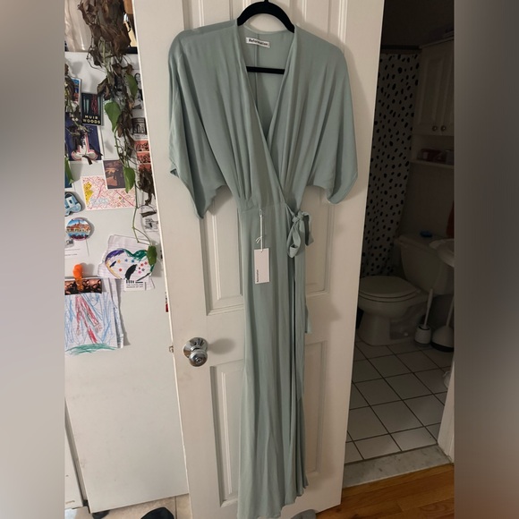 NWT and never worn. Winslow Dress Size S in Celadon - Picture 3 of 6